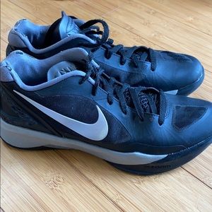 Black Nike volleyball shoes